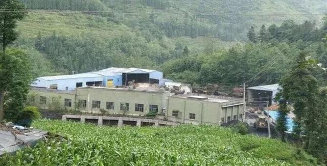 新划村（上）：传奇八大弯！悬崖上凿出的致富路与赛车场