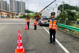拆！湖北全面开展高速公路广告牌清理整治专项行动图片