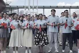香港街头快闪唱响《我爱你，中国》图片