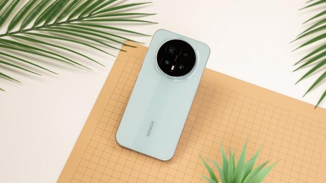 荣耀Magic8真机图赏：“天青色等烟雨”在手机上做出来了