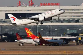 多个第一！东航国产C919元旦首航沪港定期航班顺利飞抵香港图片