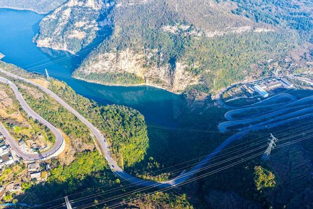 【天眼影像】初冬时节，织金这“一路”风光真美！