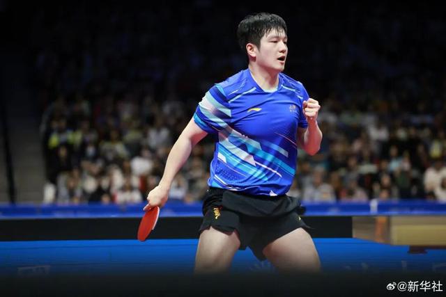 6局只差10分！樊振东战胜王楚钦，观众称“不敢呼吸”，王楚钦离场时挥手致意