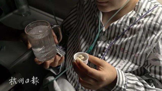 女子确诊白血病，男友为给她签字试药坚持领证结婚：她现在只有我了，这是她唯一活下去的机会