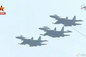 歼15系列舰载机编队首次正式亮相中国航展图片