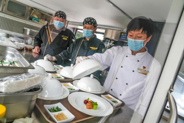 逛吃逛吃！今起，北京朝阳开通美食观光巴士中轴专线