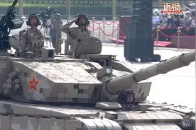 100坦克和100支援战车首次公开亮相图片