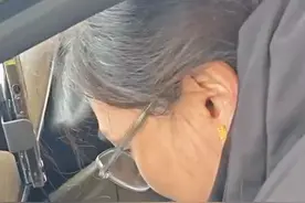 女子高速驾车突发“呼吸性碱中毒”，收费站工作人员按摩施救图片