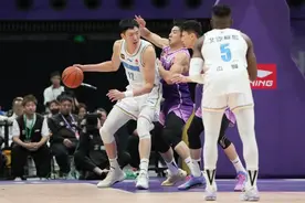 CBA｜周琦继续缺席与新疆客场比赛图片