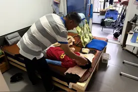 妻子患渐冻症，杭州大叔不离不弃：我需要一份“宅家”工作图片