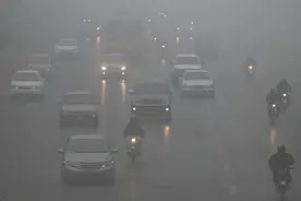 （外代一线）伊斯兰堡遭遇雾霾天气图片