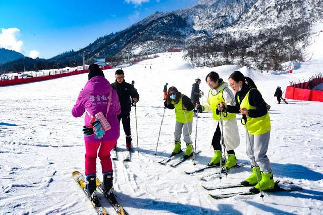 在大邑，降雪基础，滑雪就不基础！