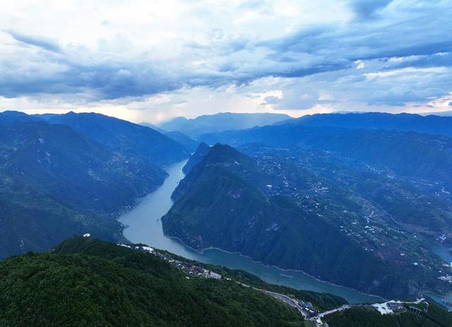 巴东：壮丽巫峡生美景 山水画城引客来