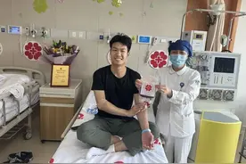 带薪休假！15天！这位杭州小伙干了件大事！图片