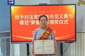 跳海救人的“玉米阿姨”，青岛市见义勇为模范！图片