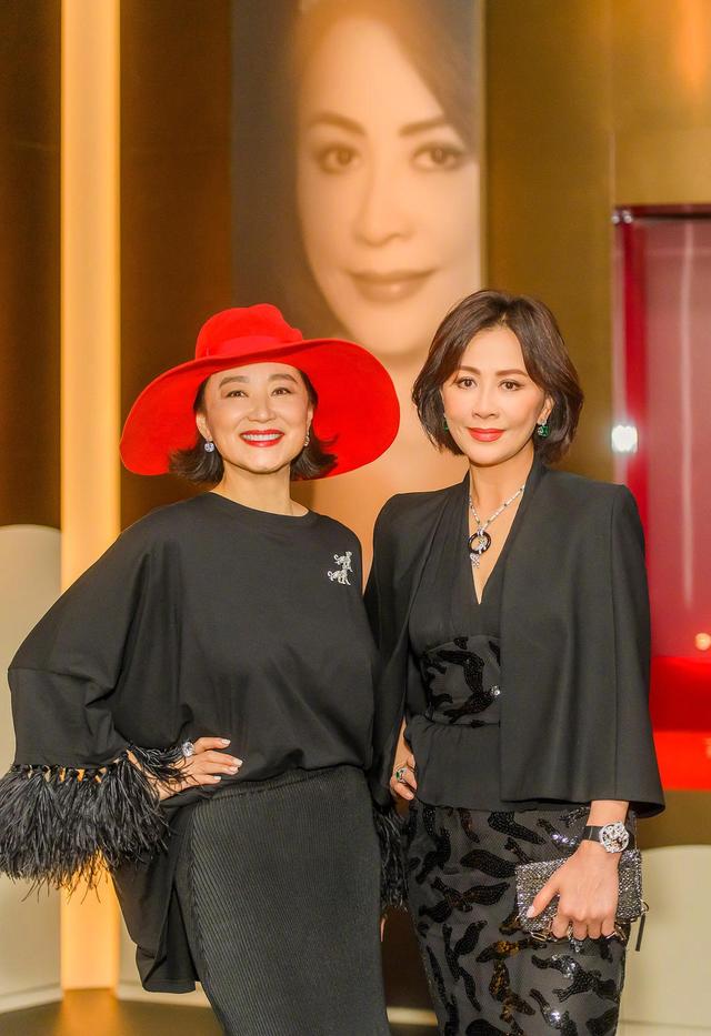 刘嘉玲曝林青霞家中的麻将房挂“东方不败”照片：坐在她家里面打麻将要吓死了