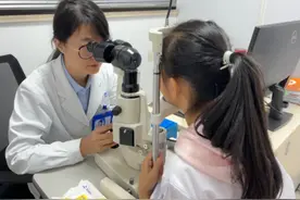 这个年龄段是近视发生的高峰期 重庆普瑞：家长要引起注意图片