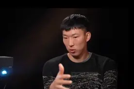 周琦回顾世界杯受伤瞬间：落地之后，有种腰完全没办法撑住的感觉图片