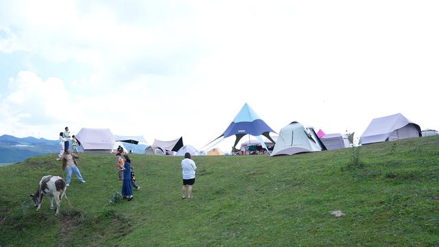 乌蒙大草原：避暑旅游火热出圈，景区游客爆棚