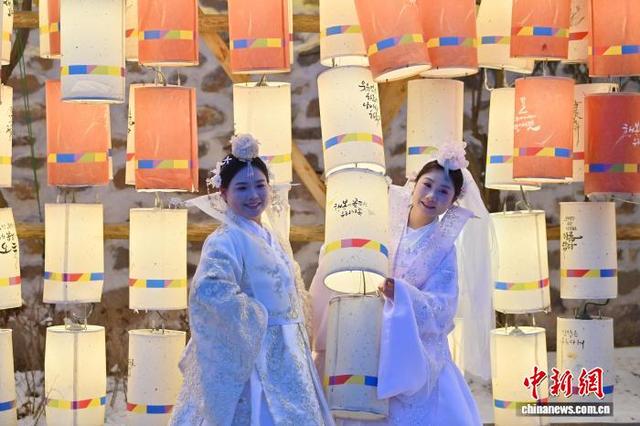 延吉民俗园旅拍火热 冰雪难挡游客热情