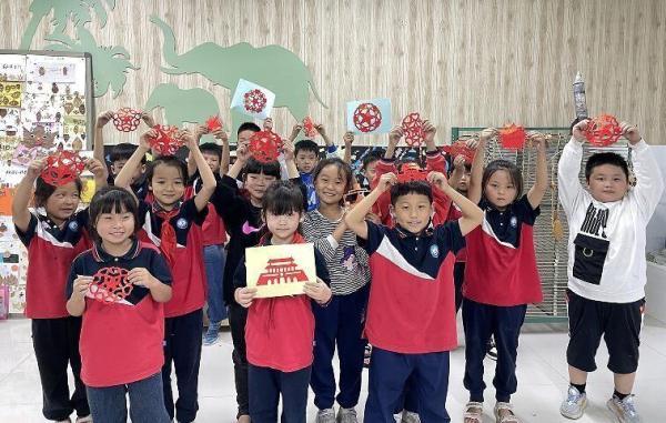 剪纸庆国庆 传承中国红——亳州市第六小学庆国庆剪纸活动