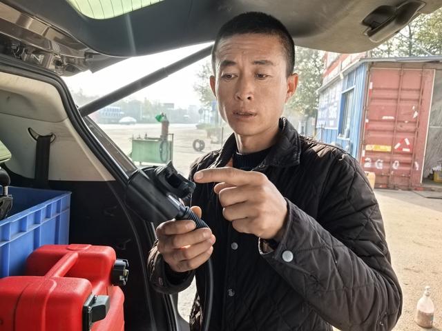 学潜水轻松月入过万？两人报名学了5天就下水，质疑教练不专业