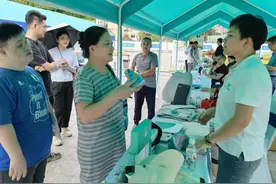 科技助残 深圳智能康复辅具展在南山文体中心广场开幕图片