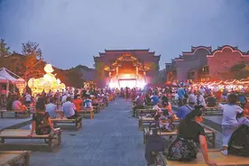 白天日晒出游少 夏夜追凉欢乐多 武汉公园景区“挑灯夜战”夏日经济图片