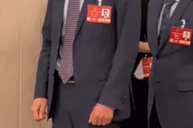 热搜！站在雷军背后的海尔总裁周云杰走红，本人回应：欣然接受调侃，月底开号！还称《海尔兄弟》要出续集图片