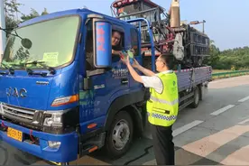 服务“三夏”保丰收！湖北交投全力护航夏收车辆畅行荆楚图片