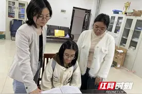 教师风采丨周玮：坚守三尺讲台 潜心教书育人图片