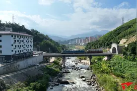 鹰厦铁路华安城区段外移工程今日开通图片