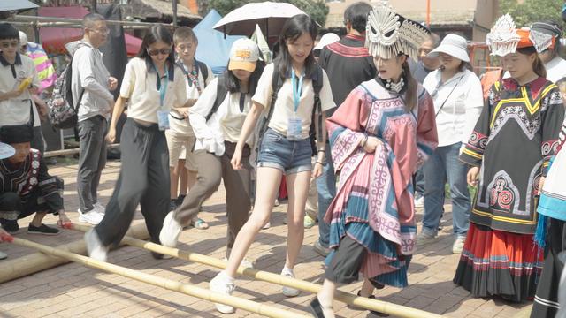 探寻少数民族文化 2025年华裔青少年“多彩贵州”研学之旅夏令营走进野玉海
