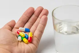 不只头孢！吃完这些药谁劝都别喝酒，千万别大意→图片