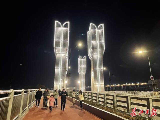 外交部发言人两次推介，海内外游客纷至沓来，新地标“圈粉”，大武汉“出圈”