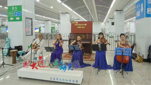 大连街头文化艺术演出季动感乐符展现城市浪漫风情