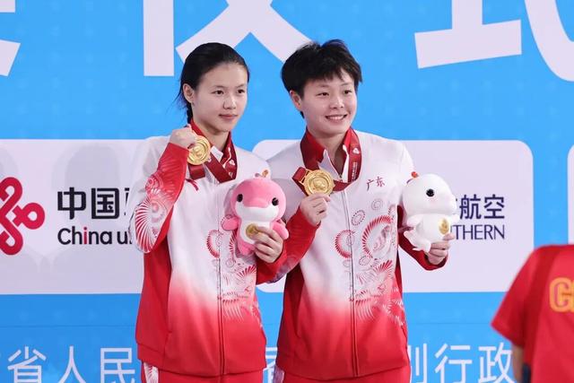 陈艺文/林珊，冠军！广东跳水队十五运会第5金到手，台下一幕太动人