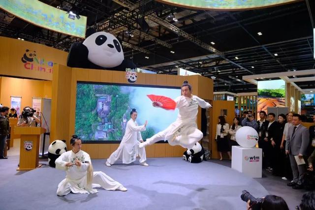 惊艳伦敦！双河溶洞携北纬 28°秘境奇观闪耀世界舞台！