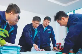 把关键核心技术牢牢掌握在自己手里——记辽宁“时代楷模”、新松机器人研发群体（上）图片