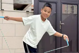 跳绳跳出“策马扬鞭”的感觉！泉州10岁男孩花样跳绳走红网络图片