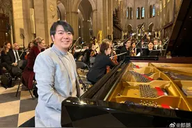 郎朗在“巴黎圣母院重开仪式”上演奏圣·桑图片