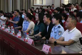 “金水心理”代言人正式亮相，心理自助手册为青少年护航图片