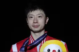 乒乓球亚锦赛：马龙获男单冠军 王曼昱/陈梦女双夺冠图片