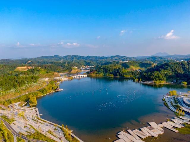 湿地公园秋色美