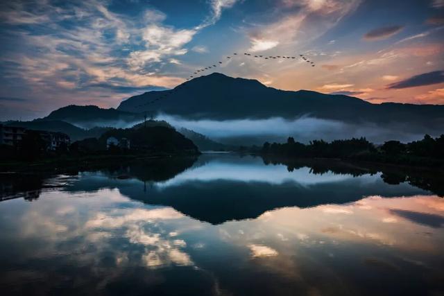 连续6年！龙虎山再度荣获2025年度 “国家5A级旅游景区100强”！