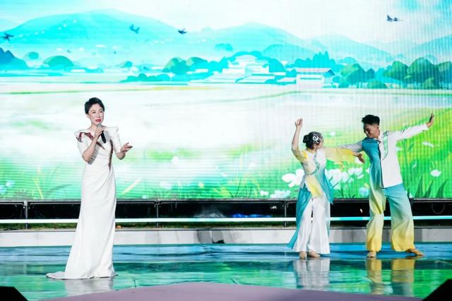 “相约滨海之夏”广场文化系列活动闭幕式暨“玉兰枝头听江南”江南民歌展演顺利举办