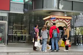 “中国的潮玩店，正被泰国游客占领”图片