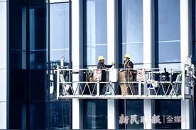 酷暑高温下的劳动者之美图片