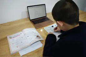 赶作业新姿势：AI神器助力10后快乐学习，是创新还是隐患？图片