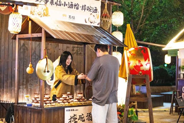 当“宋潮人” 赶瓦子集 临海新市集半个多月吸引游客近50万人次